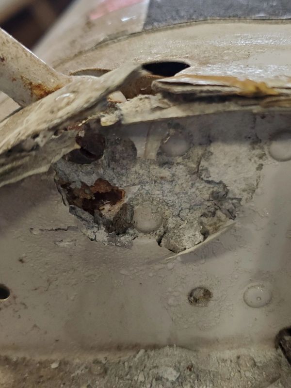 Piper Cherokee corrosion on inboard rib of flap