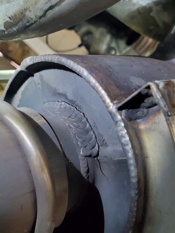 Crack in exhaust muffler
