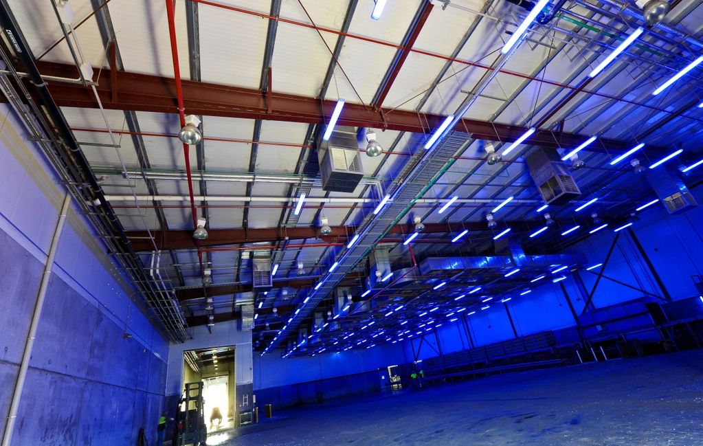 Fully contained & environmentally controlled climate system for the lairage of poultry prior to slau
