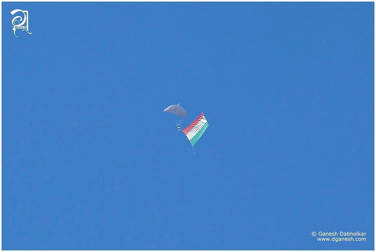 Mumbai Air Show, Ganesh Dabholkar, IAF, AirForce, akashganga, Paratroopers
MumbaiAirShow dganesh