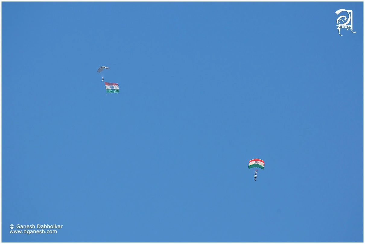 Mumbai Air Show, Ganesh Dabholkar, IAF, AirForce, akashganga, Paratroopers
MumbaiAirShow dganesh