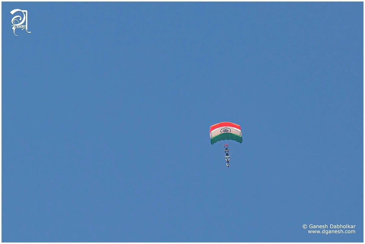 Mumbai Air Show, Ganesh Dabholkar, IAF, AirForce, akashganga, Paratroopers
MumbaiAirShow dganesh