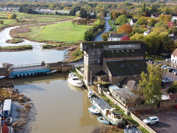 Battlesbridge, riverside, boat shot, sunshine, ground shots