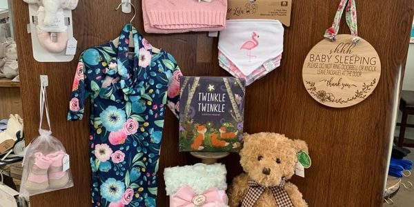 Baby gift ideas: Personalized Baby Sign, Adorable Sweetness Gown, Bearington Antiques Teddy Bear etc