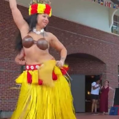 Polynesian dancer, Tahitian dancer, Hula dancer