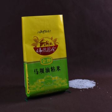 马坝油粘米包装及散米。