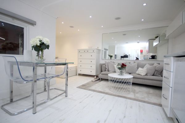 Short-Term Stays & Airbnb Rentals in London | MK London