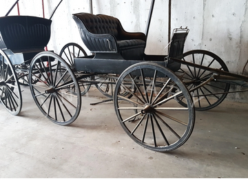 A Black and grey sulky buggy