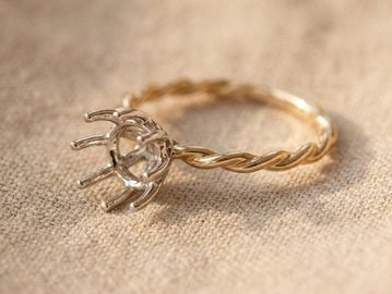 14k yellow gold twisted rope shank semi mount with white gold prong head, two tone 


