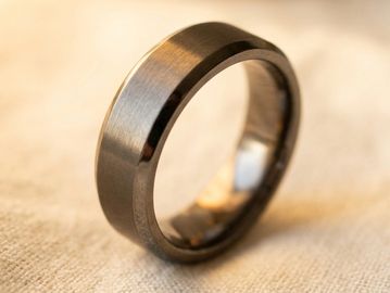 Tantalum Satin Finish Bevel Edge Men's Band

