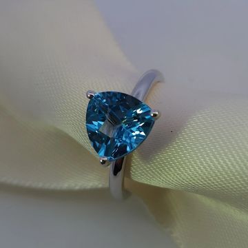 14K white gold solitaire ring with a 2.82ct trillion-cut blue topaz
