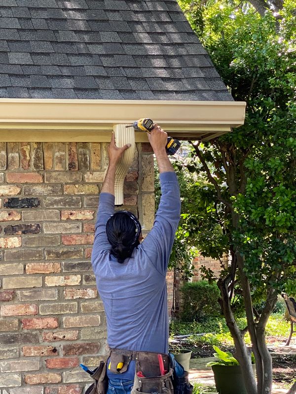 Gutter repair.Plano, Texas.