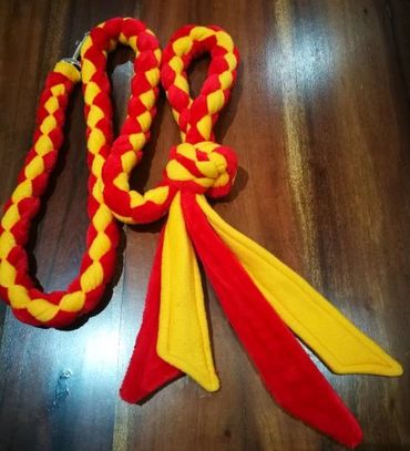 red and yellow clip fleece lead