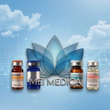 Medicinas frente a un logo azul con fondo de cielo.