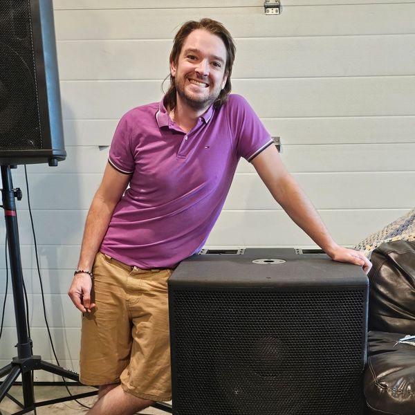 Loading: Pic of super handsome guy