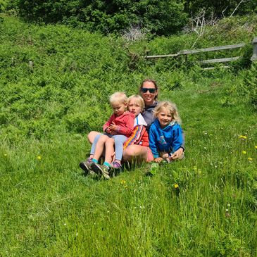 Hannah Blackburn vet with family