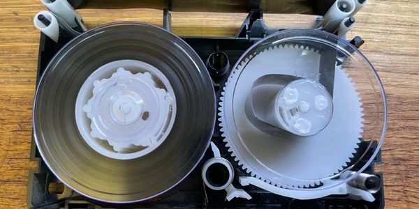 Metal film reel tin and empty 9.5mm Cyldon film reel - Media Transfer