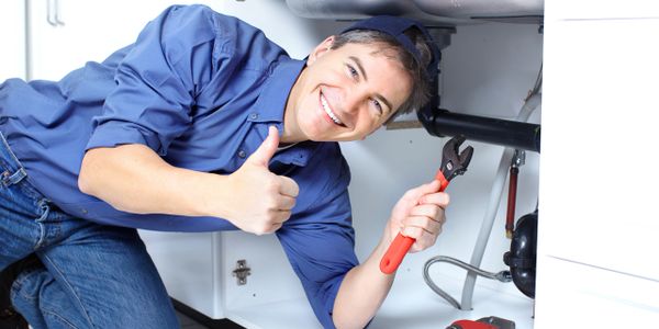 Smiling happy plumber that is giving the thumbs up