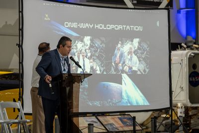 Fernando De La Peña as speaker 