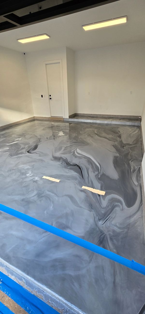 Close-up of metallic epoxy floor showing 3D marbled texture.