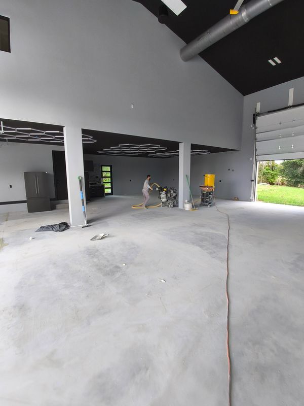 Substrate reparation for a metallic floor.