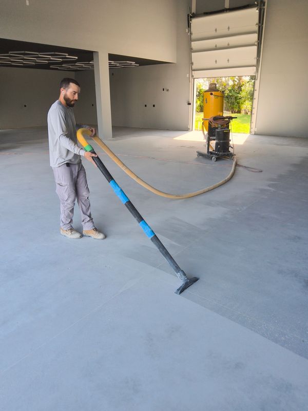 Clean up after a floor grinding.