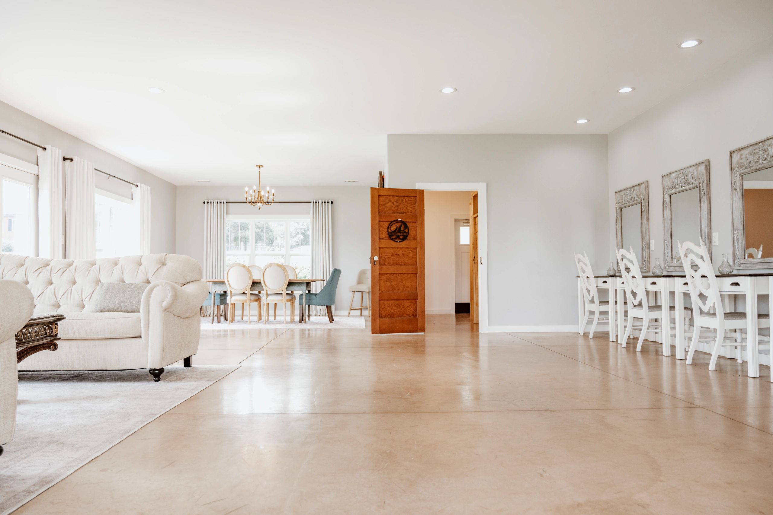 charlotte, NC all-inclusive wedding venue with bridal suite, changing space, dining and lounge area