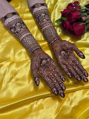 Hennabydivya intricate bridalhenna designs.