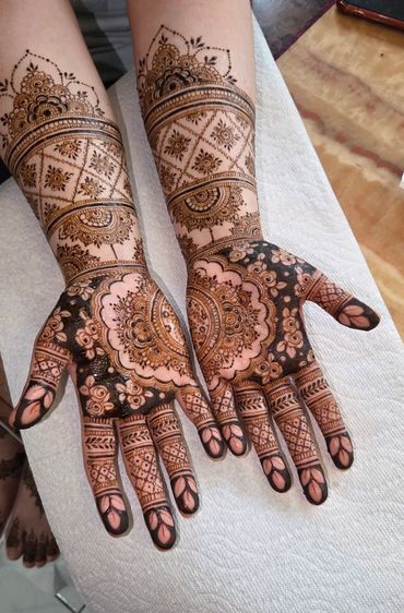 Intricate bridal henna
Traditional bridalhenna
Dream bridalhenna
