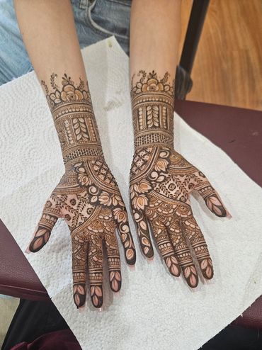 Pankhudihennaart inspired design