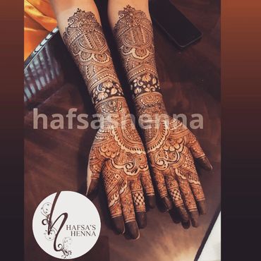 intricate bridalmehndi with reverse negative fill