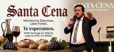 Hombre predicando en un evento de Santa Cena con pan, uvas y vino en primer plano.