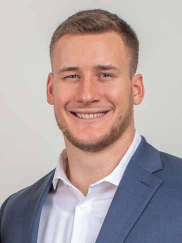 Seth brings the mindset of a high-performance athlete and
engineer to every problem he solves. Compl