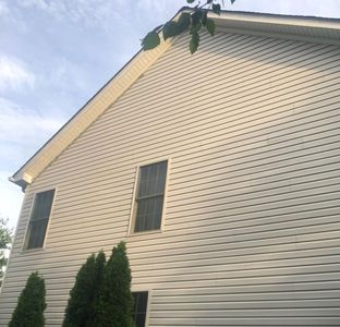 Vinyl siding Softwash cleaning Columbia Maryland. Power washing. Pressure washing. Elkridge Laurel Columbia Ellicott City