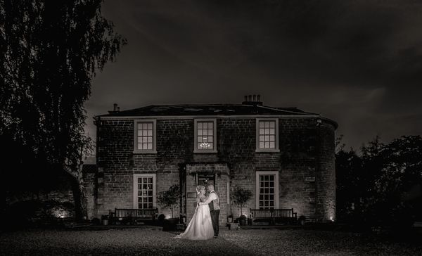 newly wed portrait in front of Cockliffe Country House, Nottingham