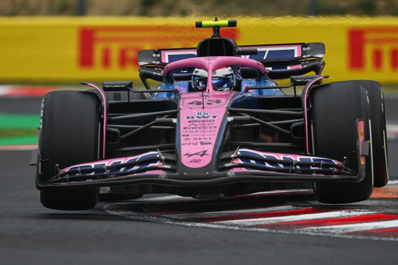 Franco Colapinto races the Alpine A524 during the 2025 Hungarian Grand Prix at the Hungaroring.