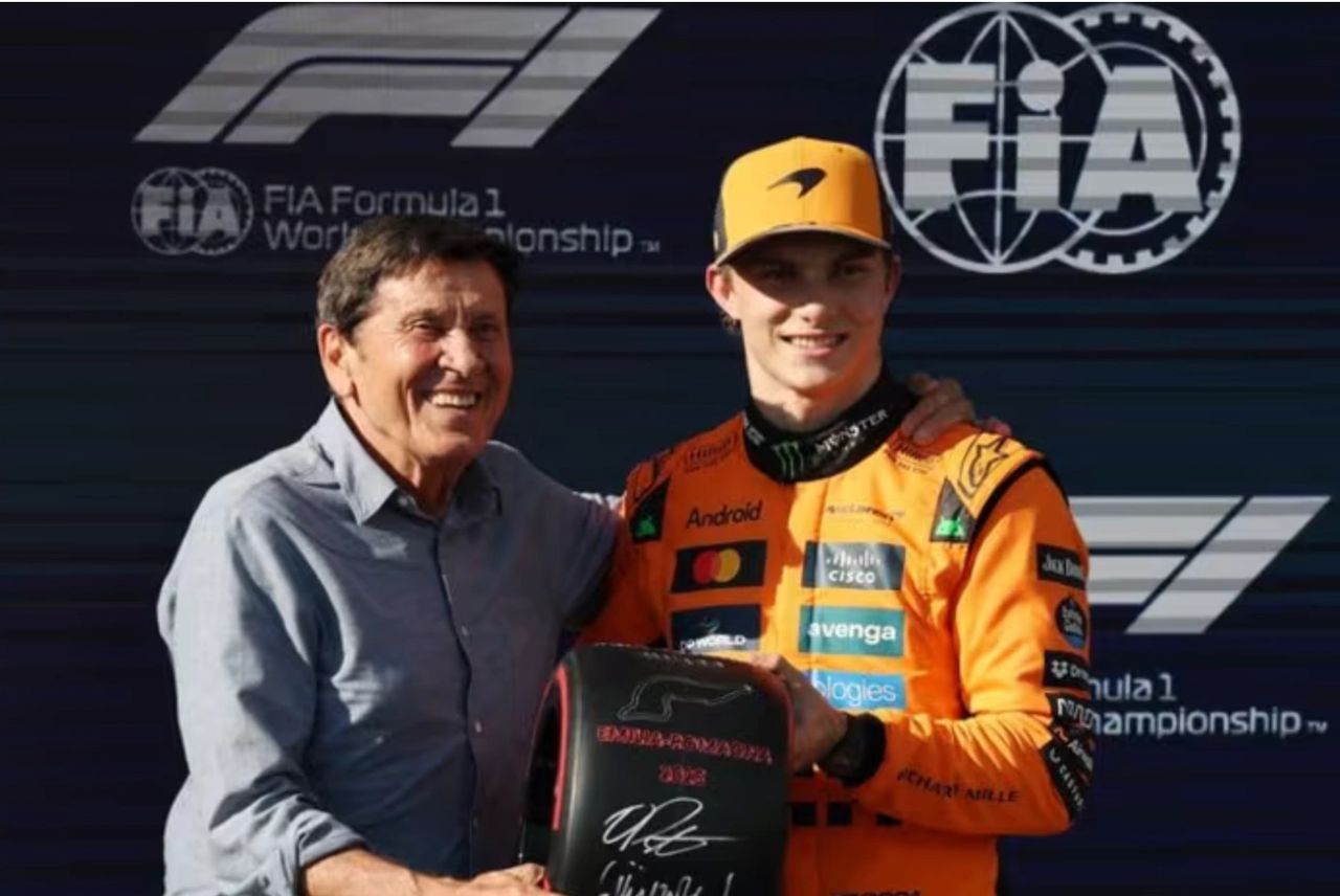 OSCAR PIASTRI CELEBRATING POLE POSITION IN BAHRAIN