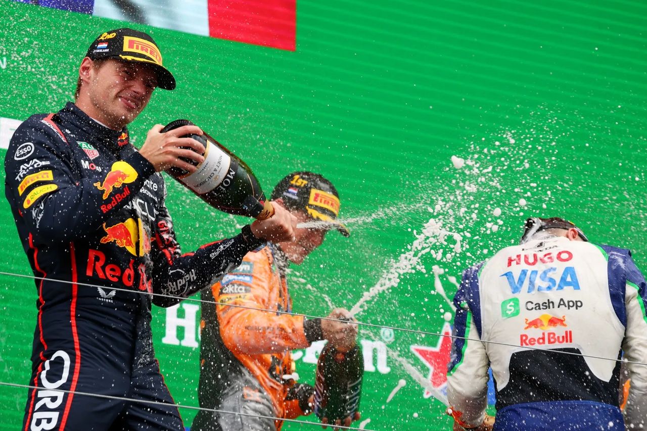Max Verstappen celebrates second place at Zandvoort alongside Oscar Piastri and Isack Hadjar. 📸 Photo credit: Red Bull Content Pool 