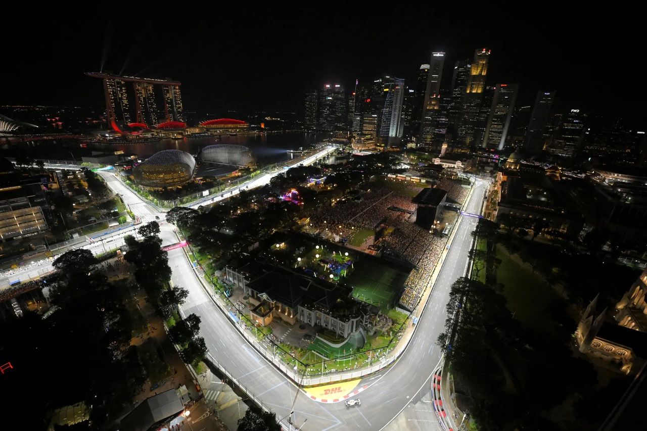 Singapore’s Marina Bay Street Circuit under theSingapore GP 2025 Marina Bay night skyline Formula 1 track view