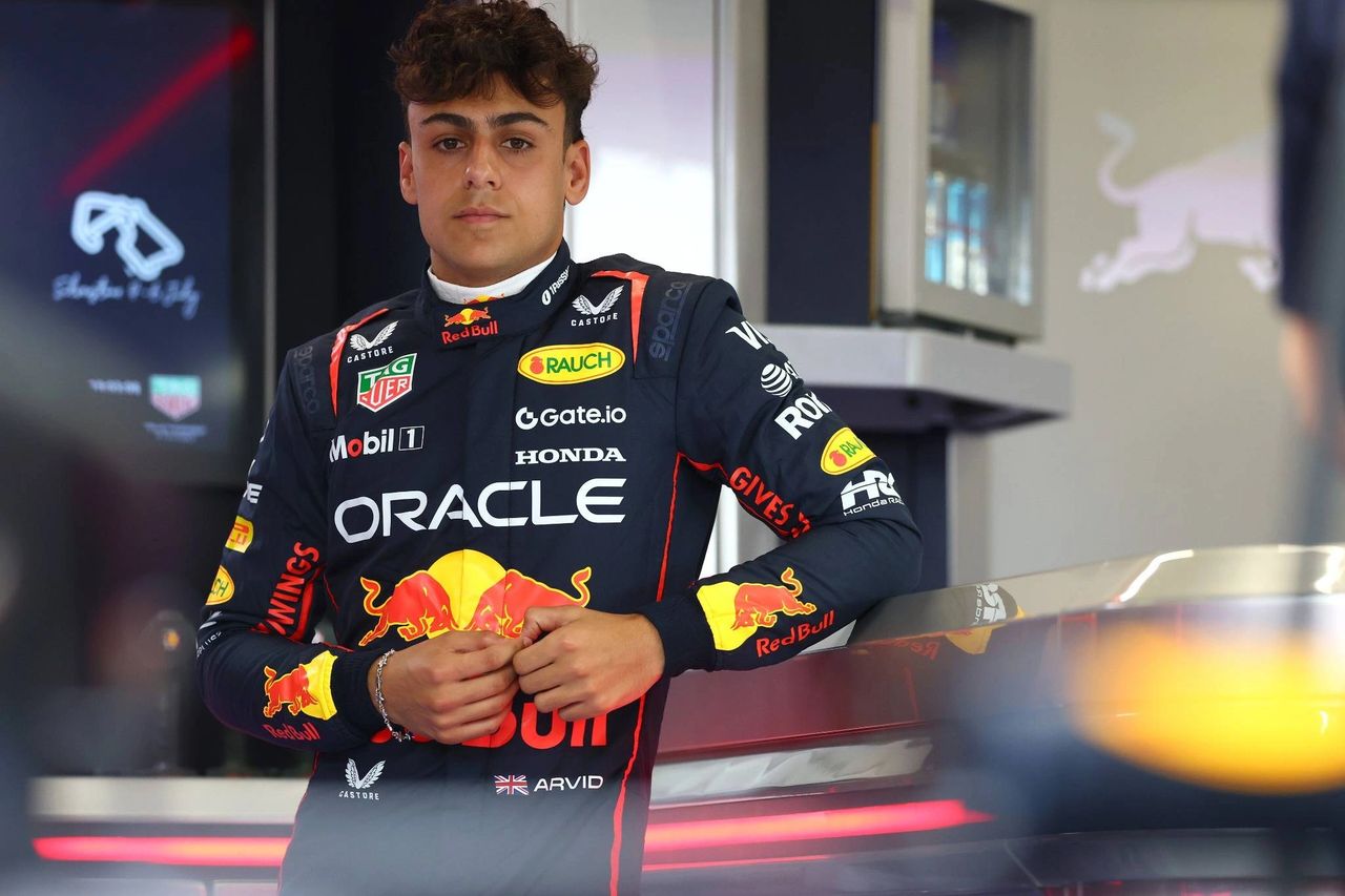 Red Bull 2026 driver market – Arvid Lindblad tipped for Racing Bulls promotion alongside Lawson