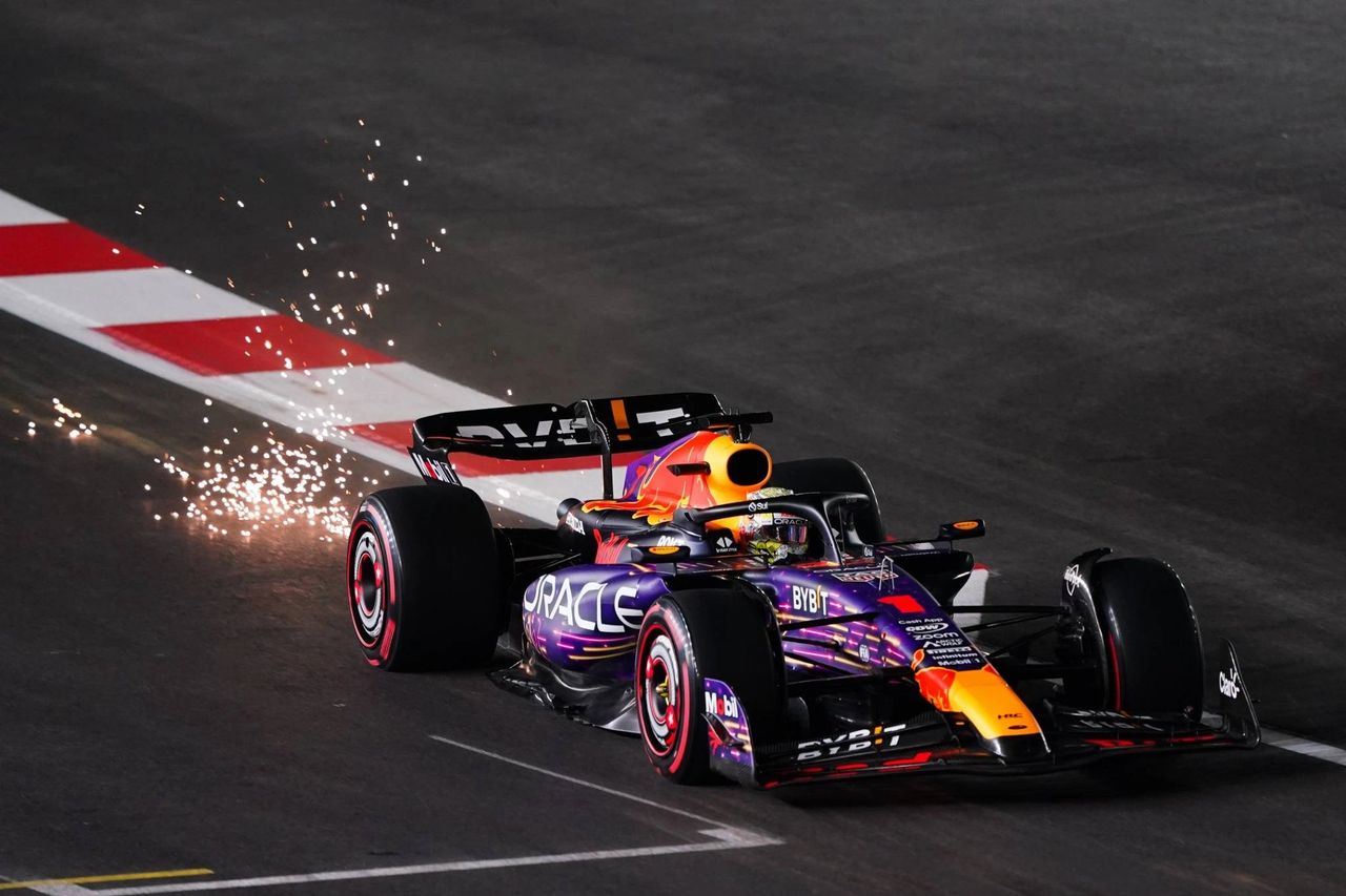 Red Bull Racing’s RB20 generates sparks on corner entry during night practice — showcasing the titanium skid blocks that remain the FIA’s standard for 2025. Red Bull Racing’s RB20 generates sparks on corner entry during night practice — showcasing the titanium skid blocks that remain the FIA’s standard for 2025.