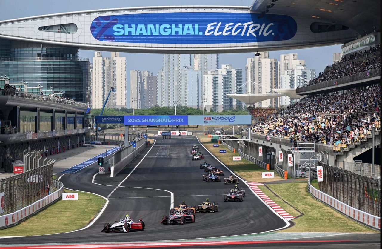 Formula E cars racing at the 2024 Shanghai E-Prix with full grandstands at the Shanghai International Circuit, highlighting the return of the ABB FIA Formula E World Championship to China. Formula E cars racing at the 2024 Shanghai E-Prix with full grandstands at the Shanghai International Circuit, highlighting the return of the ABB FIA Formula E World Championship to China.