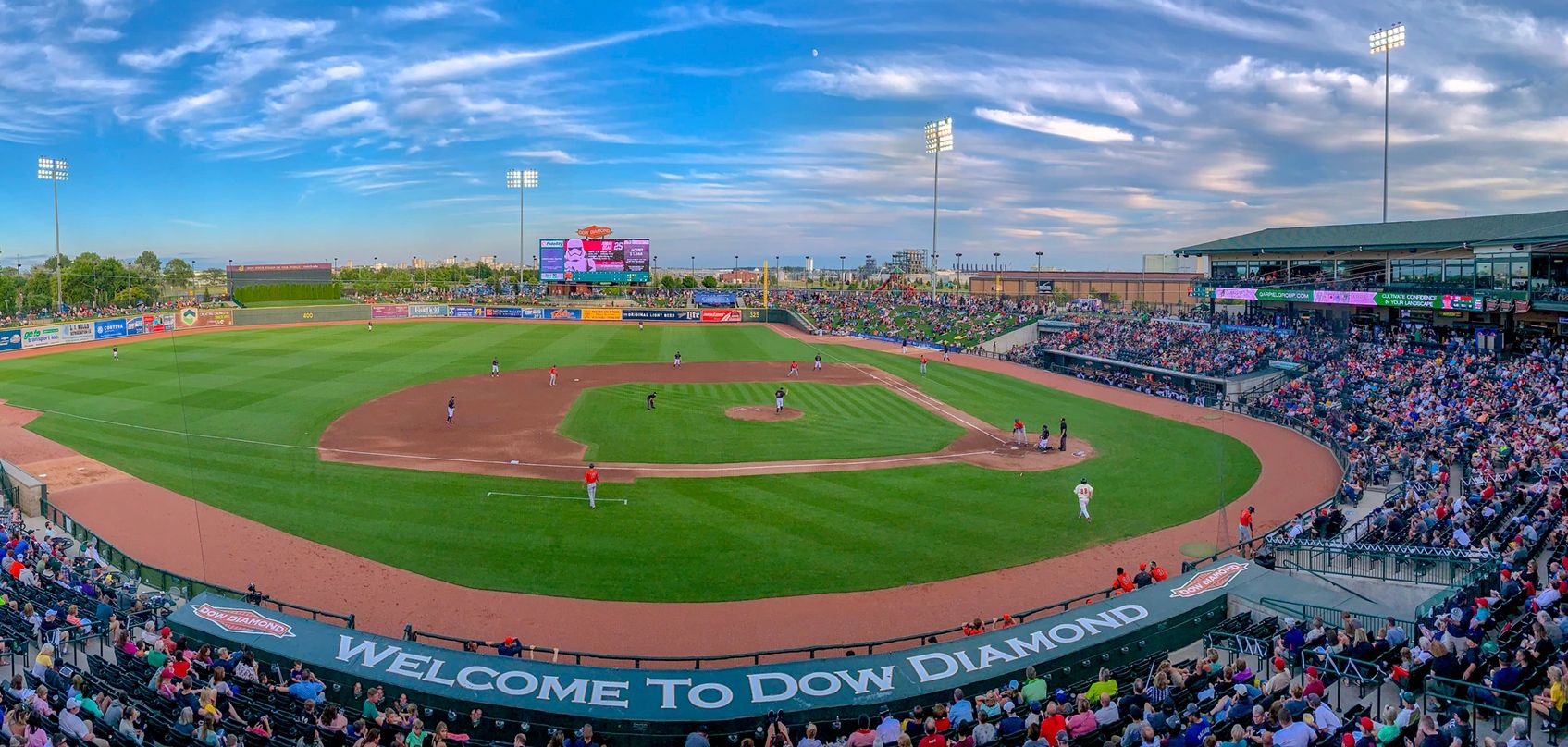 Great Lakes Loons   Cr=t 15.25%25,l 15.25%25,w 84.75%25,h 84.75%25