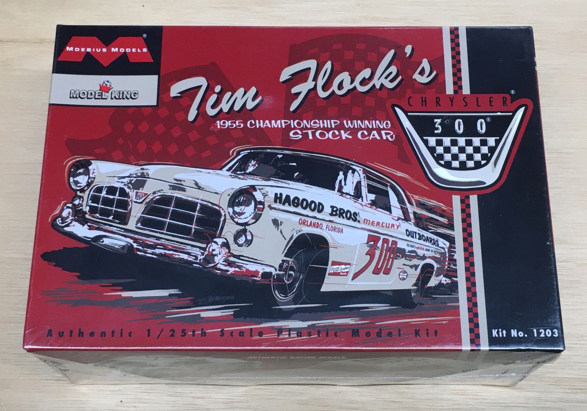 MOEBIUS "TIM FLOCK'S" 1955 CHRYSLER 300 CHAMPIONSHIP STOCK CAR