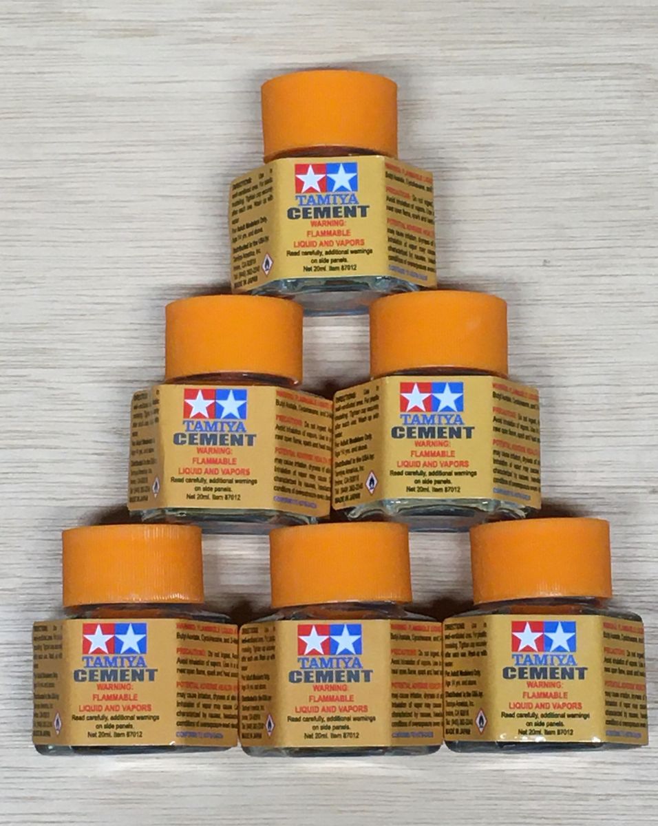 TAMIYA PLASTIC CEMENT ( 20 ML )