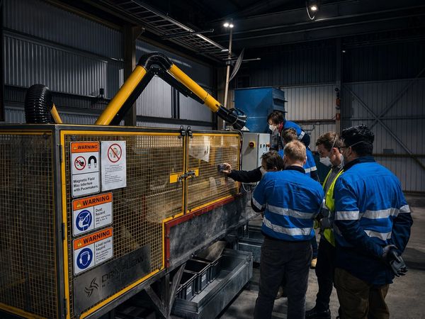 Demonstrating DryFlow in action at the Company's South Australian laboritory