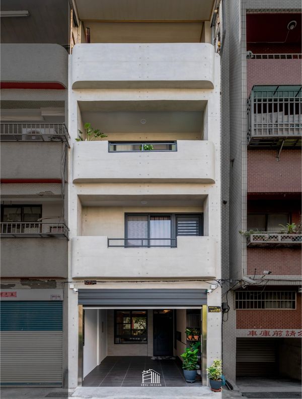 首緒設計,台中室內設計,透天設計,台中室內裝修,台中舊屋翻修,西屯室內設計,現代風設計,客廳設計,天花板設計,雙眼皮吊頂,外牆設計,外牆拉皮,清水模外牆,