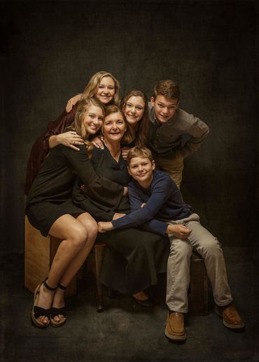 <img src="family_portrait.jpg" alt="Family Portrait" title="Family Portrait">
