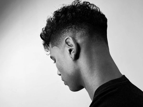 Curly hair, cheveux frisés, mid skin fade