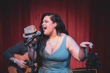 show Maria Marcella Canta as Dores de Dolores Duran  no Dolores Club. 